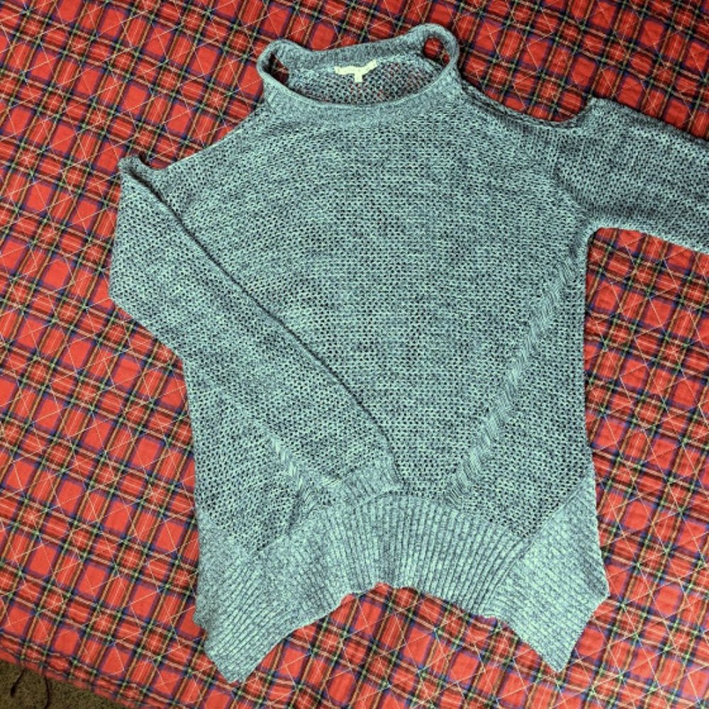 Willow & Clay Open Knit Cold Shoulder Sweater M